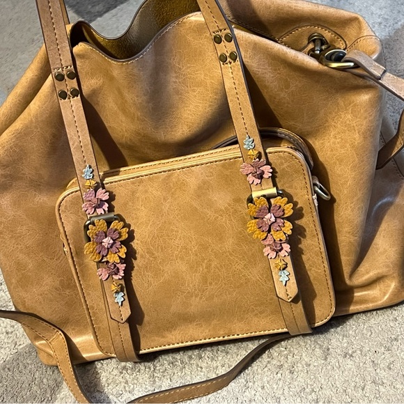 Handbags - Elle Jae Gypset Scattered Blooms Tote in Almond- vegan leather